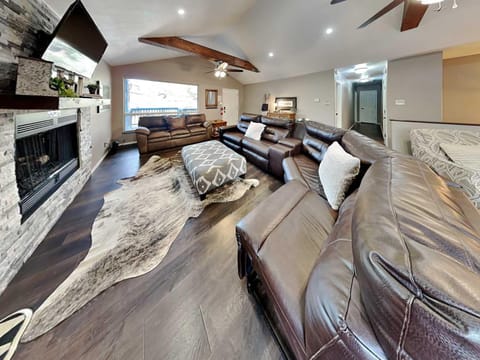 TV and multimedia, Living room, Seating area, fireplace, furniture