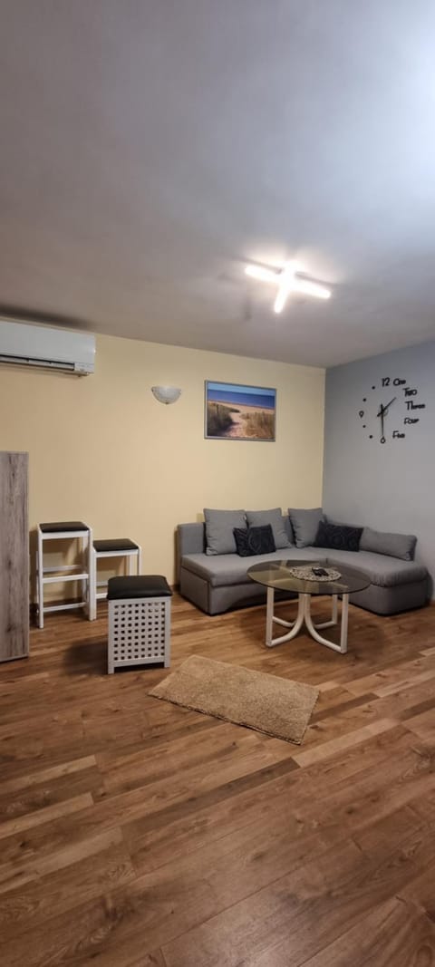 Living room, Seating area, air conditioner