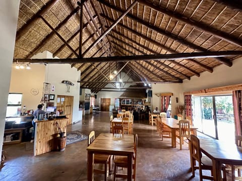 Restaurant/places to eat, Communal lounge/ TV room, Lounge or bar, Seating area, Dining area