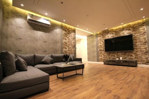 Communal lounge/ TV room, Living room, Seating area