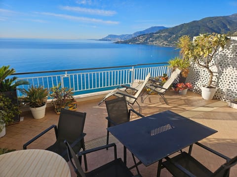 Coastal Paradise - Unrivalled Views of Côte D’Azur Apartment in Ventimiglia