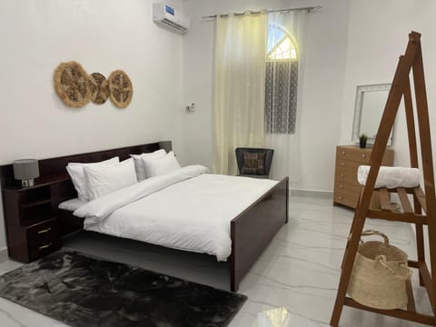 Photo of the whole room, Bedroom