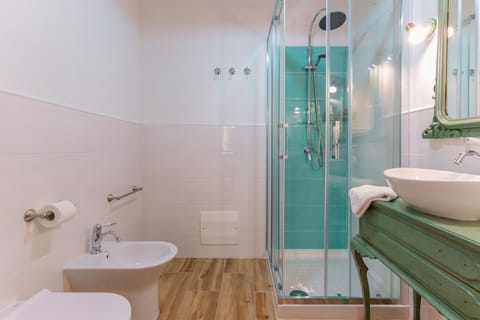 Shower, Bathroom, bidet, towels