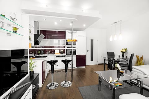 TV and multimedia, Kitchen or kitchenette, Living room, Seating area, Dining area, dishwasher, minibar, pet friendly, stove, toaster