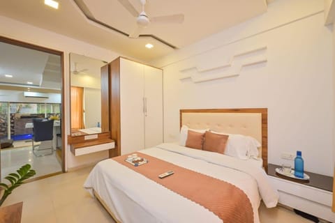 Bed, Photo of the whole room, Bedroom, towels, air conditioner