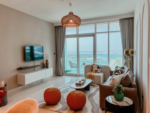 Natural landscape, TV and multimedia, Living room, Seating area