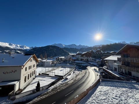 Neighbourhood, Natural landscape, Winter, Mountain view