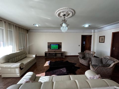 Communal lounge/ TV room, TV and multimedia, Living room, Seating area