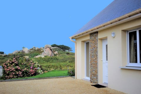 Maison 3 étoiles de plain-pied avec WIFI bel environnement à PLOUMANAC'H - Réf 338 Villa in Perros-Guirec