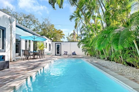 Patio, Day, Garden, Garden view, Pool view, Swimming pool, Swimming pool, sunbed