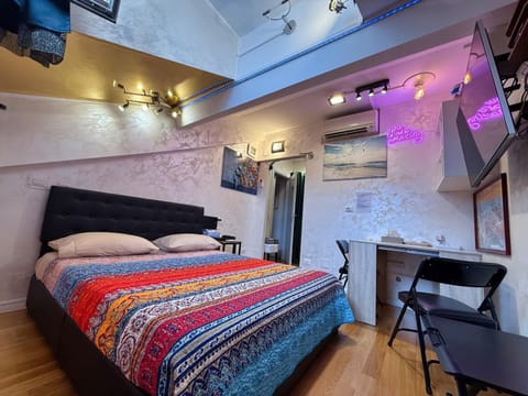Bed, TV and multimedia, Photo of the whole room, Bedroom, air conditioner