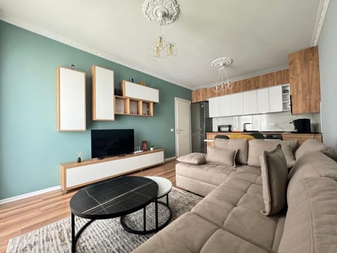TV and multimedia, Kitchen or kitchenette, Living room, Dining area