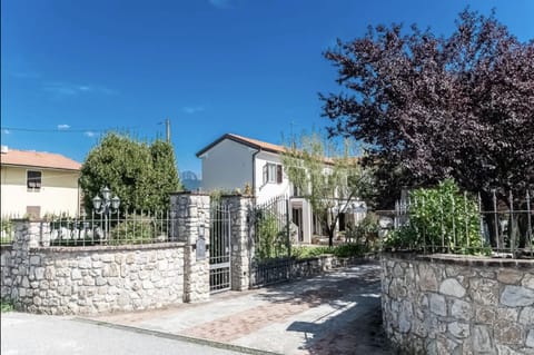 Property building, Quiet street view, Parking