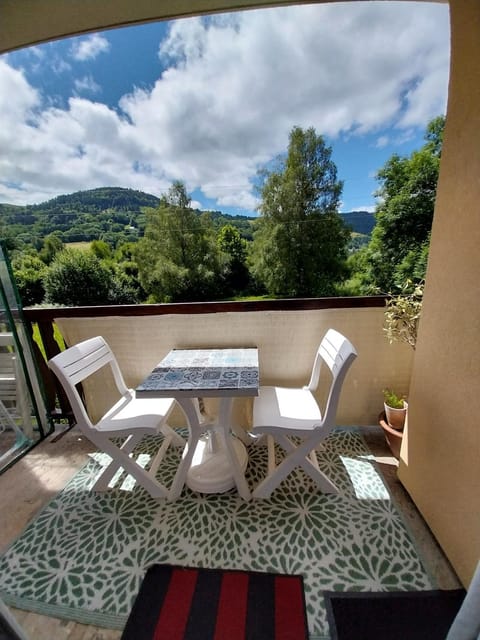 Natural landscape, Balcony/Terrace, Dining area, Mountain view