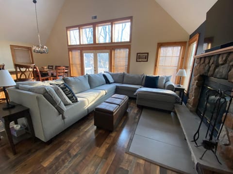Communal lounge/ TV room, Living room, Seating area, Evening entertainment