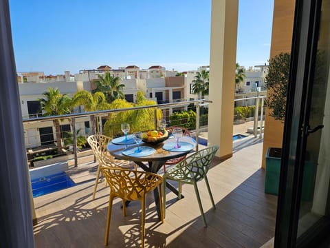 View (from property/room), Balcony/Terrace, Dining area