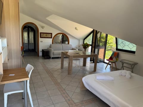Bed, Living room, Photo of the whole room, Seating area, Dining area, Bedroom