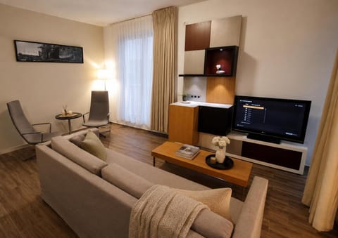 TV and multimedia, Living room, Seating area