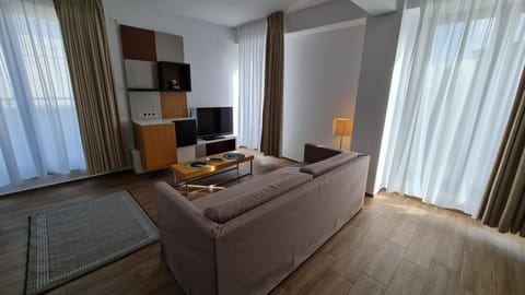 Communal lounge/ TV room, TV and multimedia, Living room, Seating area, Evening entertainment