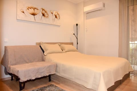 Bed, Photo of the whole room, Bedroom, air conditioner