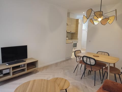 TV and multimedia, Living room, Dining area