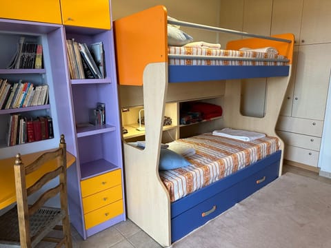 Bed, Library, Photo of the whole room, Bedroom, bunk bed, wardrobe