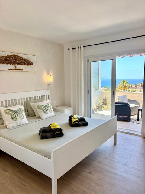 Bed, Balcony/Terrace, Bedroom, Sea view, towels