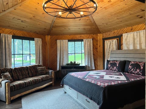 Galena Road Cabins Cabin in North Lawrence