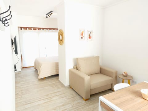 Bed, Living room