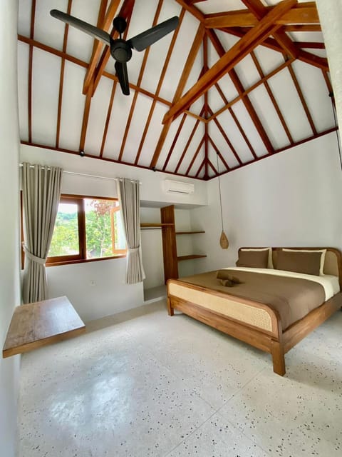 Bed, Bedroom, fireplace, air conditioner