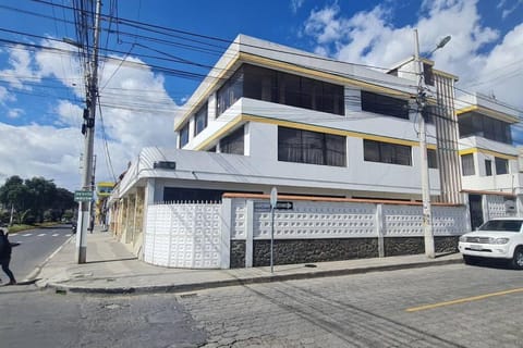 Property building, Neighbourhood, Street view, Parking
