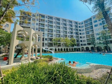 Garden view, Swimming pool, sunbed