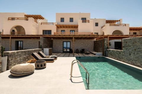 Property building, Patio, Day, Natural landscape, Pool view, Swimming pool, sunbed