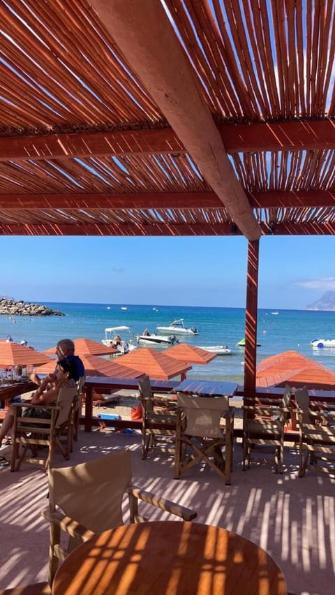 Restaurant/places to eat, Beach, Sea view