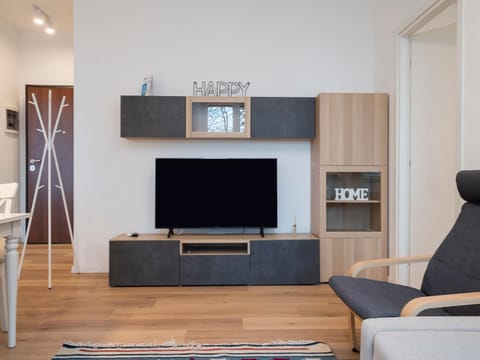 Communal lounge/ TV room, TV and multimedia, Living room