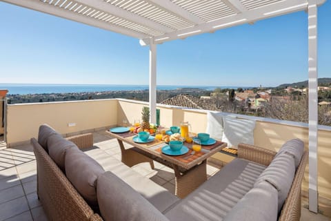 Natural landscape, Balcony/Terrace, Sea view