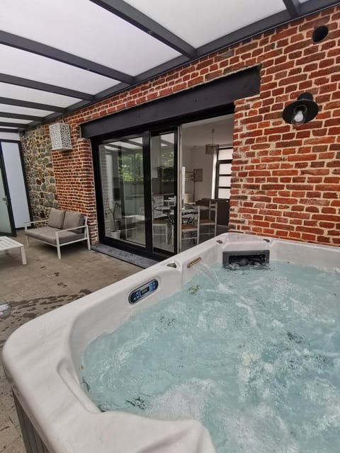 Natural landscape, Hot Tub, Pool view, Swimming pool