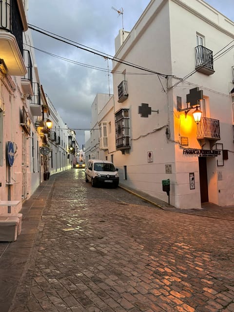 Neighbourhood, Street view, Location