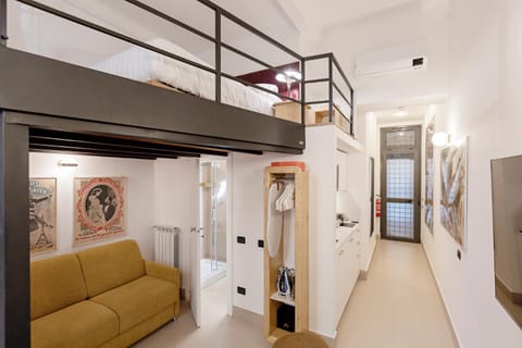 Bed, Kitchen or kitchenette, Living room, Photo of the whole room, Seating area, Bedroom, wardrobe