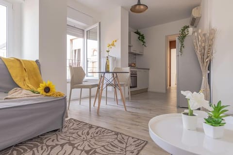 Kitchen or kitchenette, Seating area