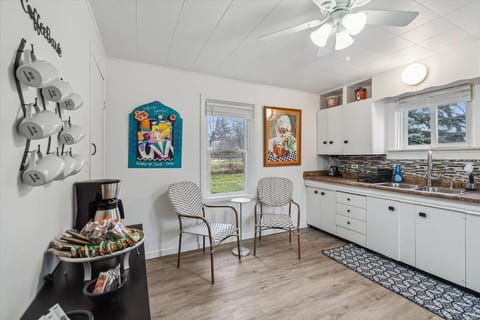 White House Bungalow Apartment in Bay City