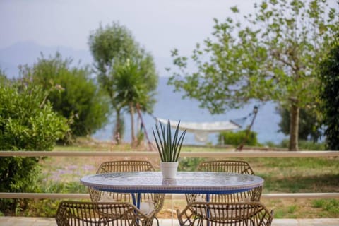 Day, Natural landscape, Garden, Dining area, Garden view, Sea view