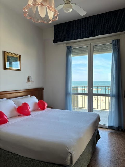 Bed, Photo of the whole room, Bedroom, Sea view