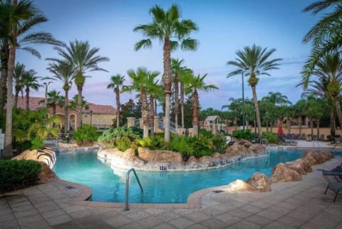 Villas at Regal Palms-4 Bedroom3.5 bath Townhouse Apartment in Four Corners