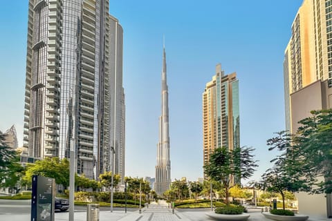 Property building, Day, Neighbourhood, City view, Street view, Location