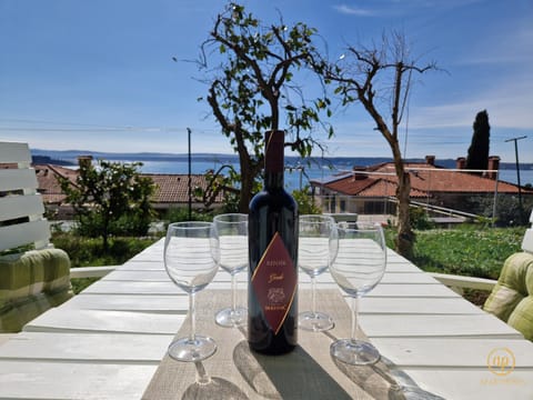 Day, Natural landscape, Dining area, Sea view