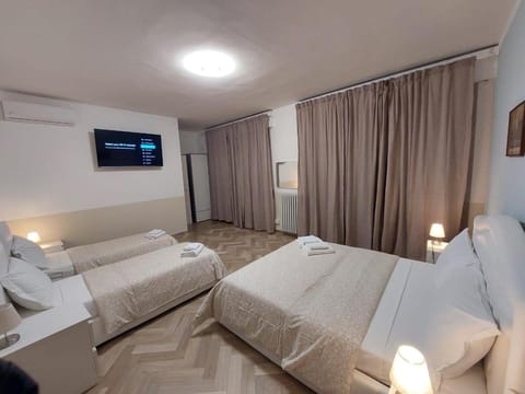 Bed, TV and multimedia, Living room, Photo of the whole room, Bedroom