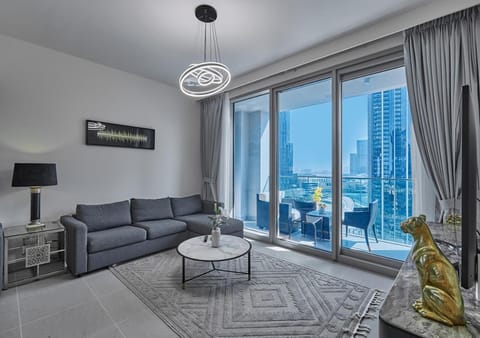 Natural landscape, TV and multimedia, View (from property/room), Balcony/Terrace, City view
