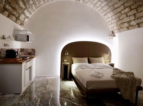Bed, Kitchen or kitchenette, Photo of the whole room, Bedroom, minibar, oven, towels
