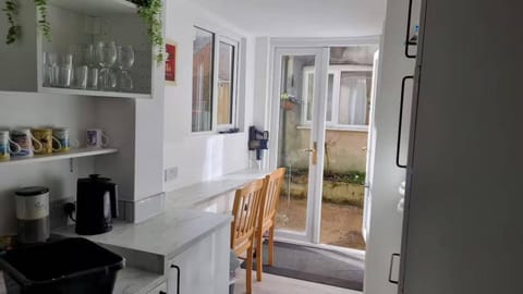 Coffee/tea facilities, Seating area, Dining area